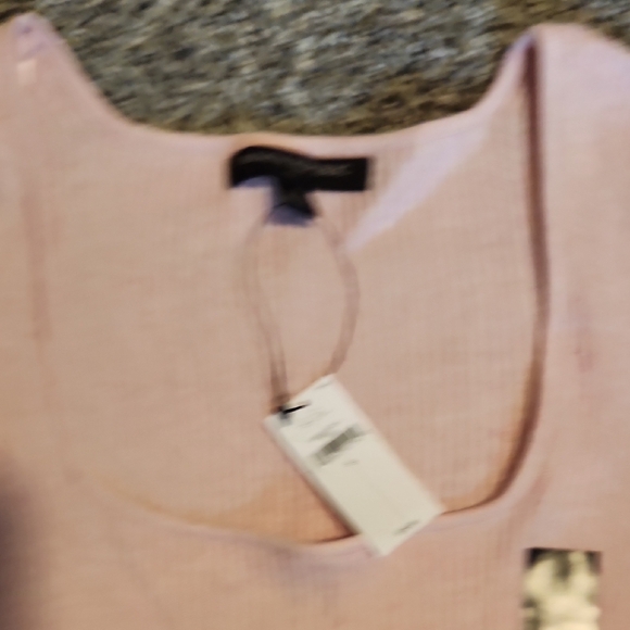 Banana Republic Factort Women's Pink Ribbed Top - Picture 3 of 5